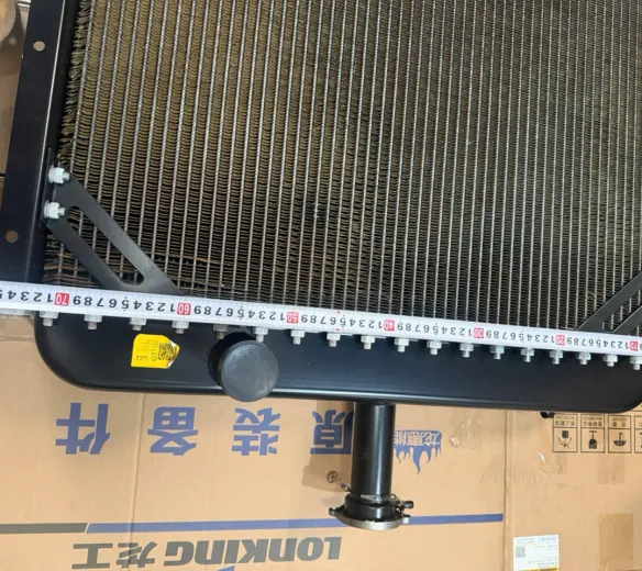 Két nước làm mát xe xúc lật Lonking 833 hàng chính hãng