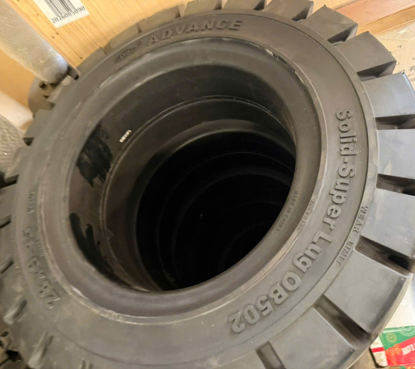 Lốp đặc 28x9-15 xe nâng ADVANCE