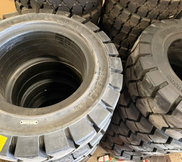 Lốp đặc 28x9-15 xe nâng ADVANCE